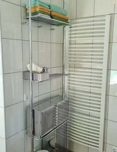 Modernes Mit 3 Zimmern Appartement